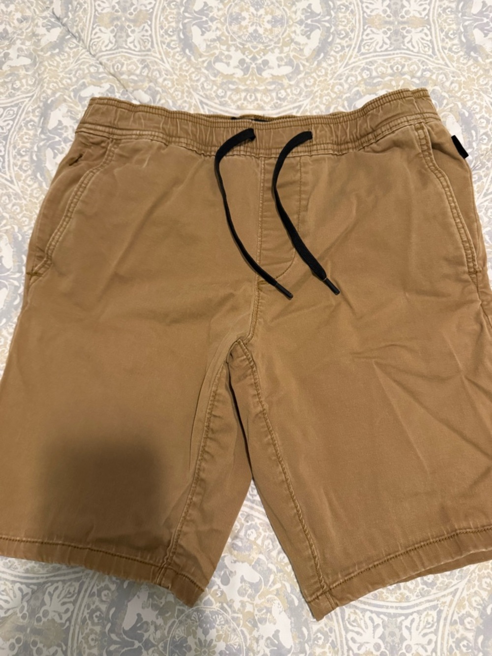 Men's Hollister. Tan Drawstring Jogger 9” Shorts size small